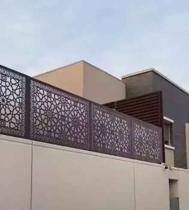 ساتر حديد بزخارف هندسية