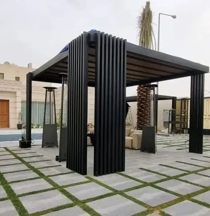 برجولة بخطوط حديد مستقيمة